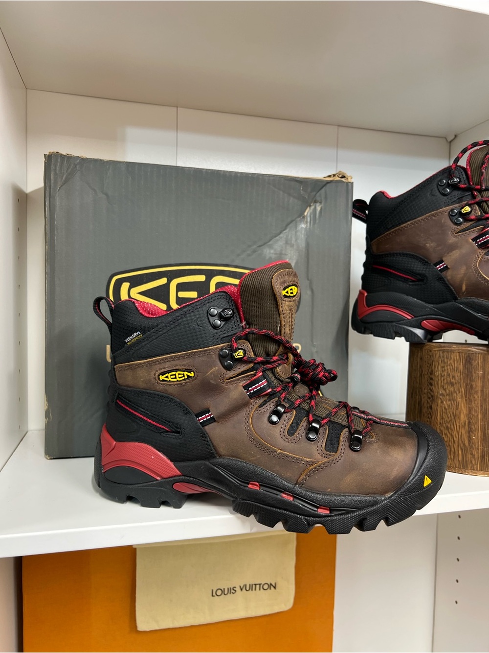 KEEN Brown and Red Men’s Waterproof Work/Hiking Boots size 8.5 - Picture 9 of 14
